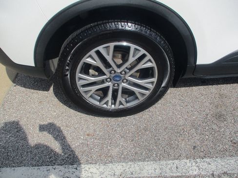 Used 2022 Ford Escape SEL FWD image 24