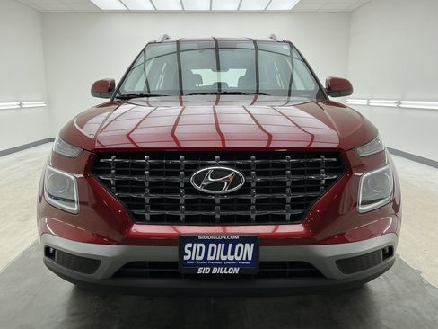 Used 2025 Hyundai Venue SEL image 2