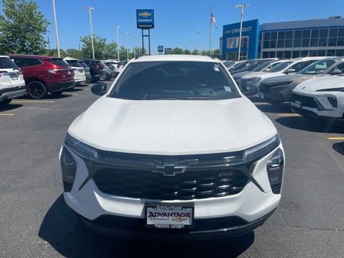 Certified 2024 Chevrolet Trax RS FWD image 5