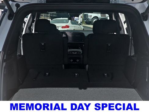 New 2026 Chevrolet Traverse LT w/ Sun and Wheel Package FWD image 13