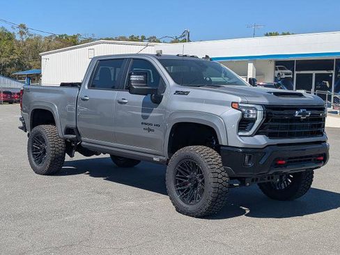 Used 2025 Chevrolet Silverado 2500 LT w/ Trail Boss Package AWD/4WD image 2