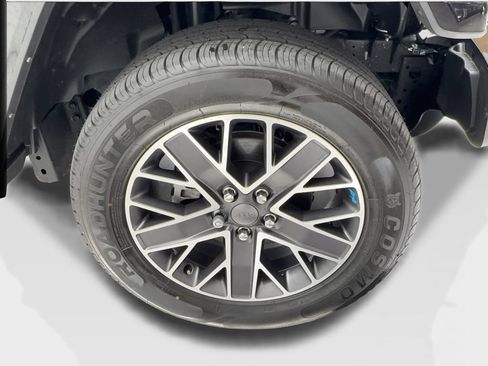 Used 2023 Jeep Wrangler Unlimited Sahara AWD/4WD image 13