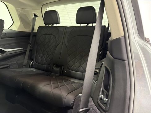 Used 2024 BMW X7 xDrive40i image 19