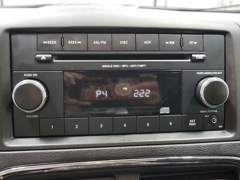 Used 2016 Dodge Grand Caravan SXT image 7