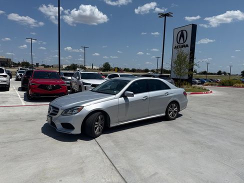 Used 2014 Mercedes-Benz E 250 BlueTEC Sedan image 4