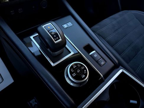 Used 2023 Mitsubishi Outlander SE image 24