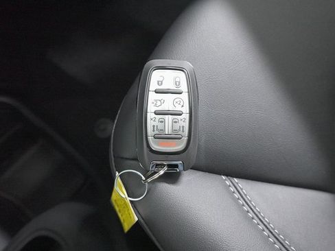 New 2026 Chrysler Pacifica Select image 36