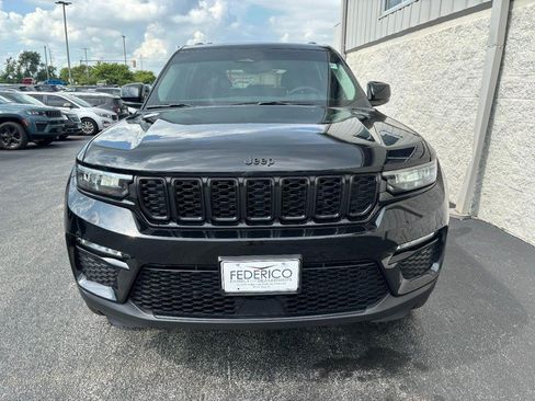 Used 2023 Jeep Grand Cherokee Limited w/ Black Appearance Package AWD/4WD image 11