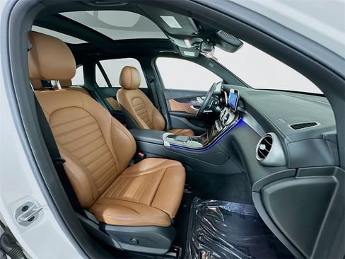 Certified 2022 Mercedes-Benz GLC 43 AMG 4MATIC image 28