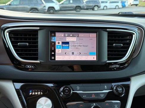 Used 2023 Chrysler Voyager LX FWD image 18