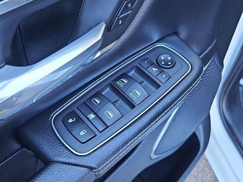 Used 2024 RAM 1500 Laramie image 29