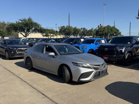 Used 2021 Toyota Camry SE AWD/4WD image 3