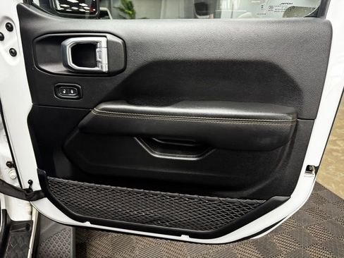 Used 2023 Jeep Gladiator Overland image 53