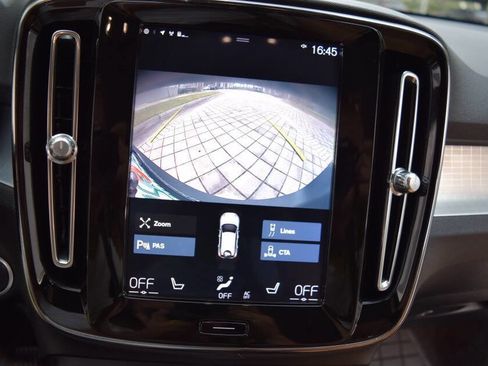 Used 2020 Volvo XC40 T5 Momentum w/ Protection Package Premier image 62