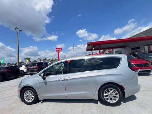 Used 2023 Chrysler Voyager LX FWD image 12