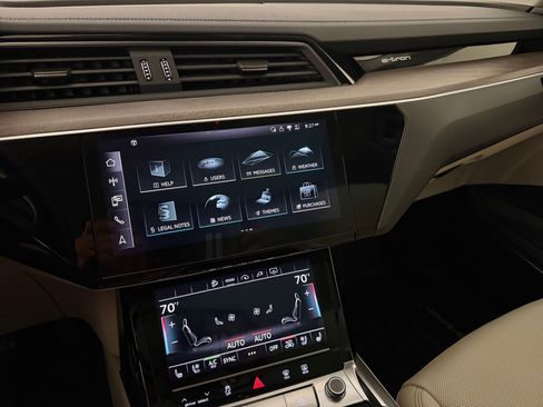 Used 2023 Audi e-tron Premium Plus w/ Premium Plus Package AWD/4WD image 21