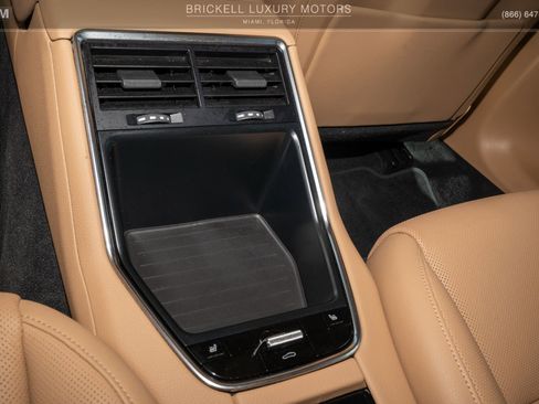 Used 2022 Porsche Panamera image 25