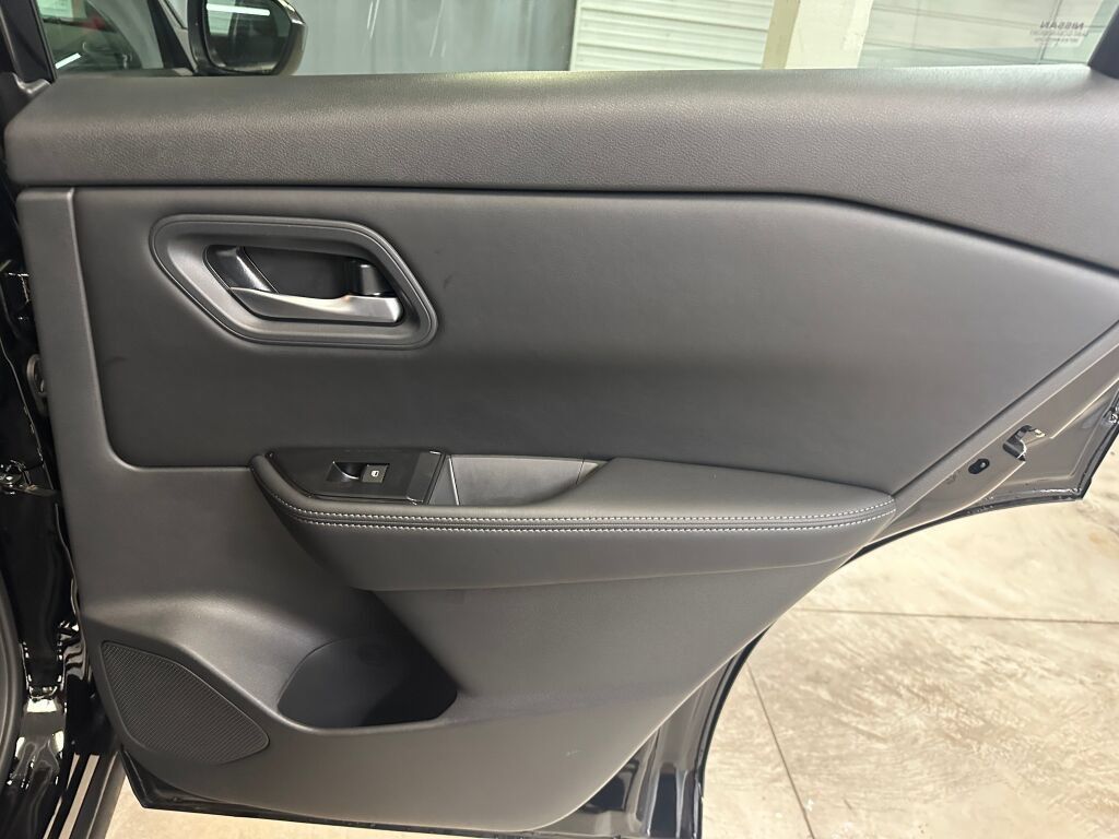 Used 2026 Nissan Rogue SV AWD/4WD image 29