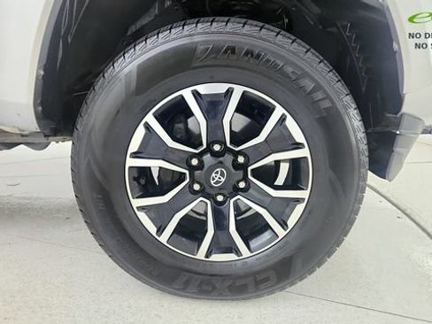 Used 2022 Toyota Tacoma TRD Sport w/ Technology Package AWD/4WD image 64