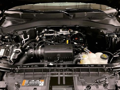 Certified 2022 Ford Explorer XLT w/ Equipment Group 202A AWD/4WD image 10