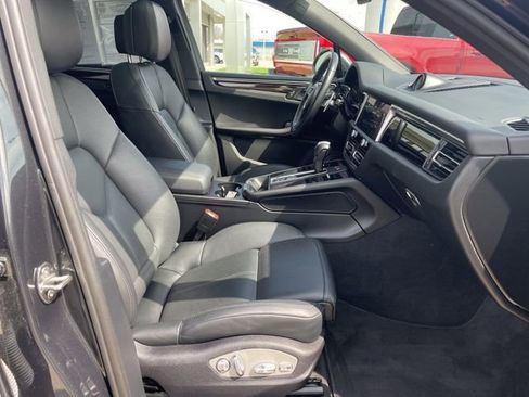 Used 2024 Porsche Macan Turbo AWD/4WD image 16