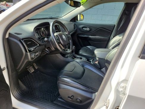 Used 2019 Jeep Cherokee Latitude Plus image 9