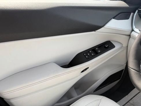 New 2026 Jeep Cherokee Limited AWD/4WD image 12