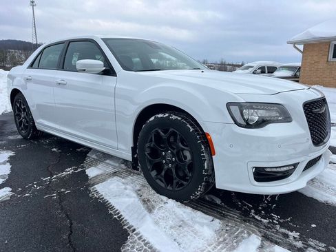 Used 2023 Chrysler 300 Touring L w/ Popular Equipment Group image 1