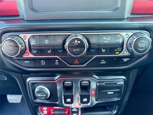 Used 2021 Jeep Wrangler Rubicon w/ Cold Weather Group image 11