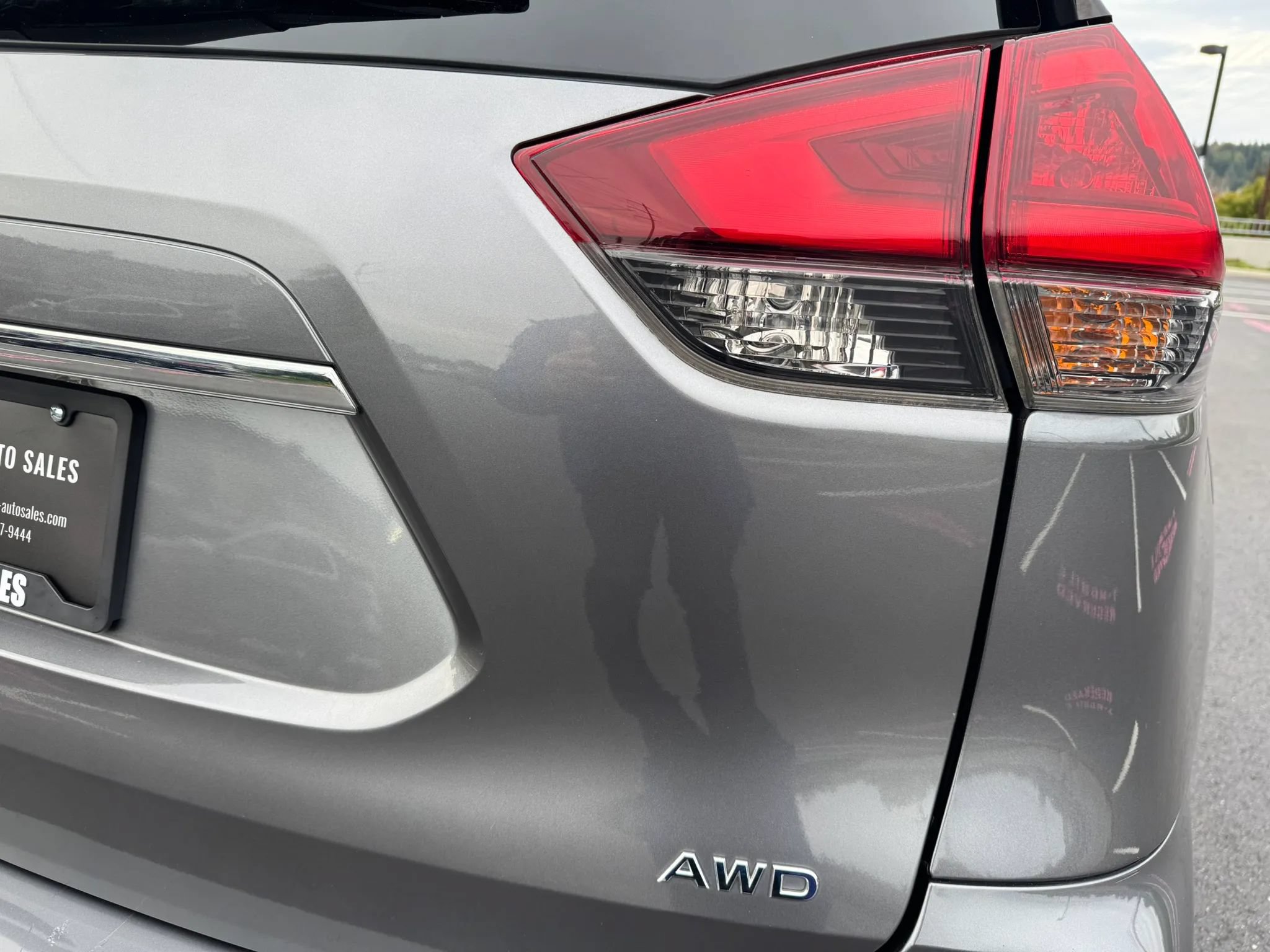 Used 2018 Nissan Rogue S w/ S Value Package AWD/4WD image 16
