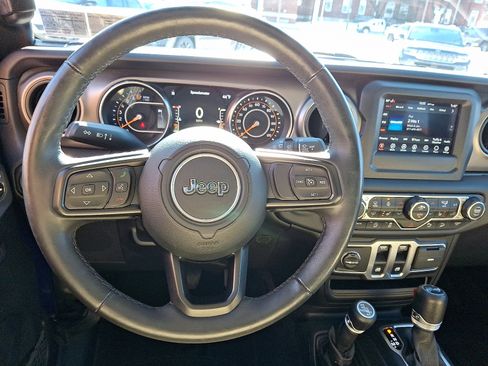 Used 2018 Jeep Wrangler Sport image 19