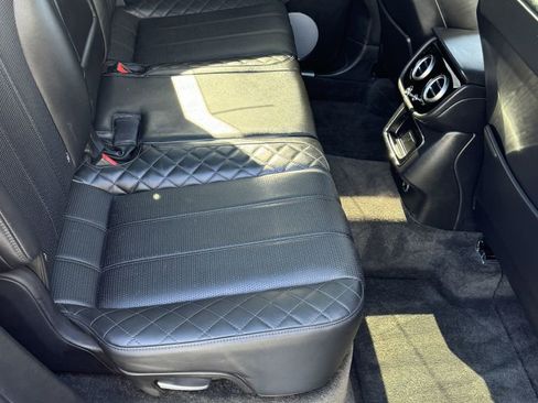 Used 2017 Bentley Bentayga image 21