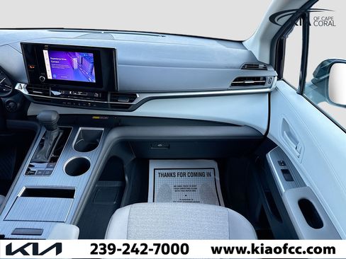 Used 2025 Toyota Sienna LE image 17