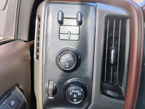 Used 2015 Chevrolet Silverado 1500 High Country w/ High Country Premium Package AWD/4WD image 19