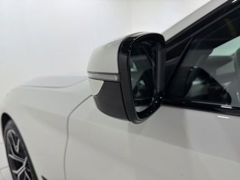 Certified 2023 BMW 530i xDrive w/ M Sport Package AWD/4WD image 9