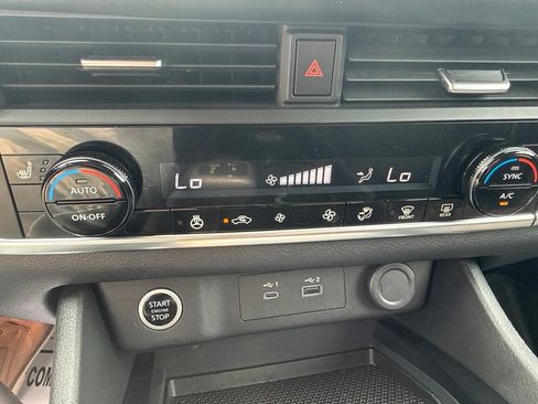 Used 2023 Nissan Rogue S AWD/4WD image 13