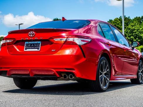 Used 2020 Toyota Camry SE FWD image 13