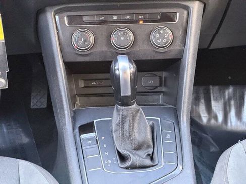 Used 2020 Volkswagen Tiguan S image 17