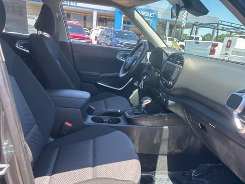 Used 2025 Kia Soul LX w/ LX Technology Package FWD image 29