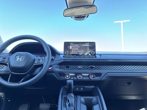 Certified 2025 Honda Accord LX image 28