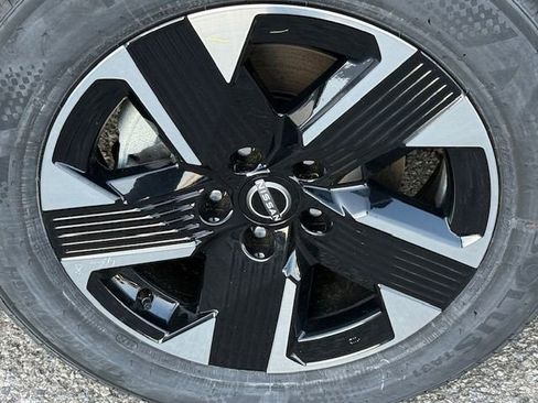 New 2025 Nissan Kicks SV image 9