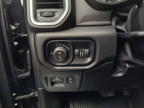 Used 2019 RAM 1500 Laramie AWD/4WD image 16