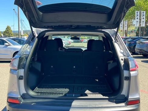 Used 2019 Jeep Cherokee Latitude w/ Popular Appearance Group AWD/4WD image 8