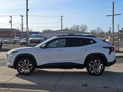 New 2026 Chevrolet Trax RS w/ Driver Confidence Package image 2