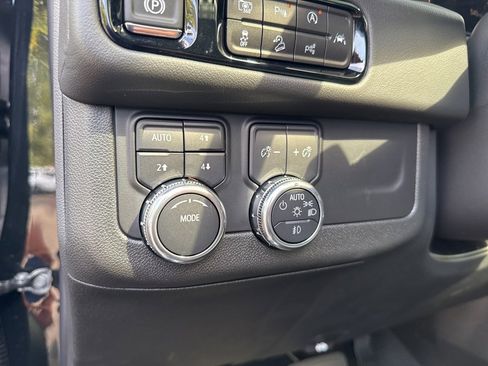 Used 2025 GMC Yukon AT4 w/ AT4 Premium Package image 18