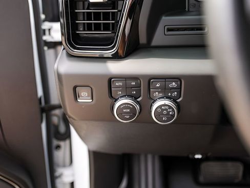Used 2024 GMC Sierra 1500 AT4 w/ AT4 Premium Package AWD/4WD image 15