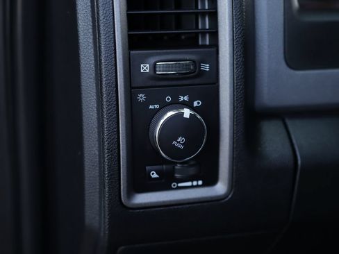 Used 2018 RAM 1500 Express AWD/4WD image 10