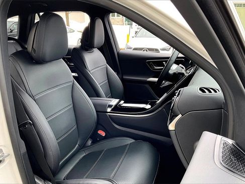 Used 2025 Mercedes-Benz GLC 300 4MATIC image 7