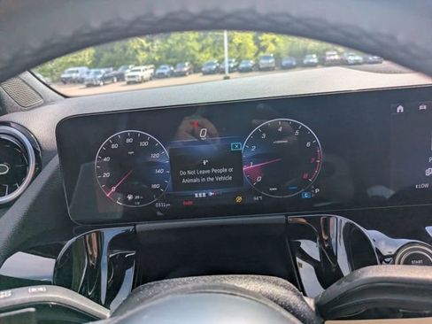 Used 2025 Mercedes-Benz GLA 250 4MATIC image 25