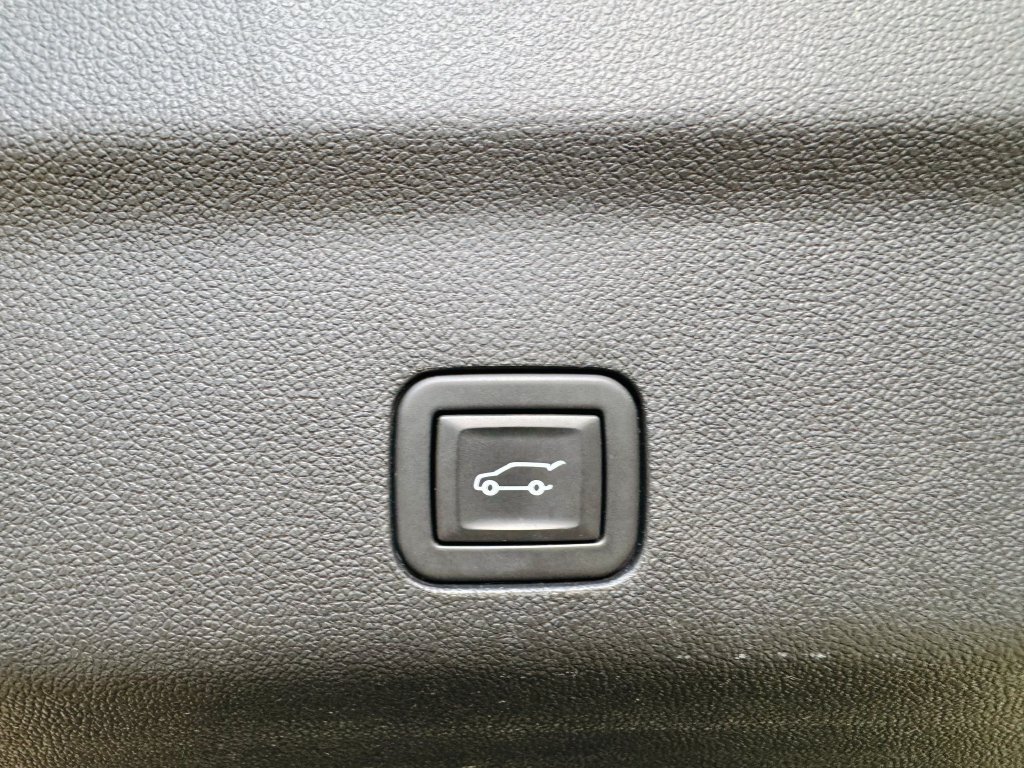 Used 2023 Cadillac Escalade ESV Premium Luxury Platinum w/ Heavy-Duty Trailer Package AWD/4WD image 36